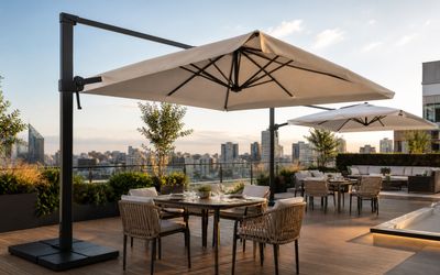 珠海海景度假酒店 天台无边际泳池侧立柱悬臂遮阳伞 - 全景主图 缩略图
